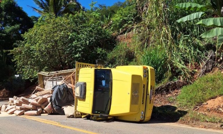 Caminhoneiro morre após ser atropelado pelo próprio veículo no Sul do ES