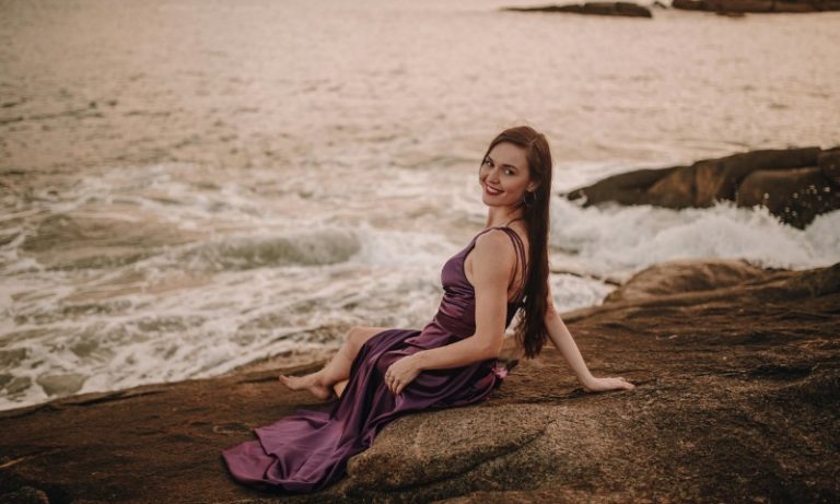 Cantora russa lança disco com samba, bossa e ijexá