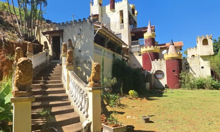 Castelo em estilo medieval vira atração no Caparaó do ES