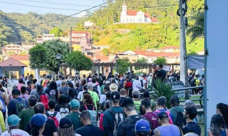 Centenas de pessoas fazem rota dos primeiros imigrantes italianos no ES