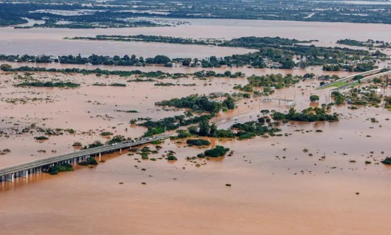 Prefeito de Canoas pede evacuação imediata de quem retornou às casas no RS