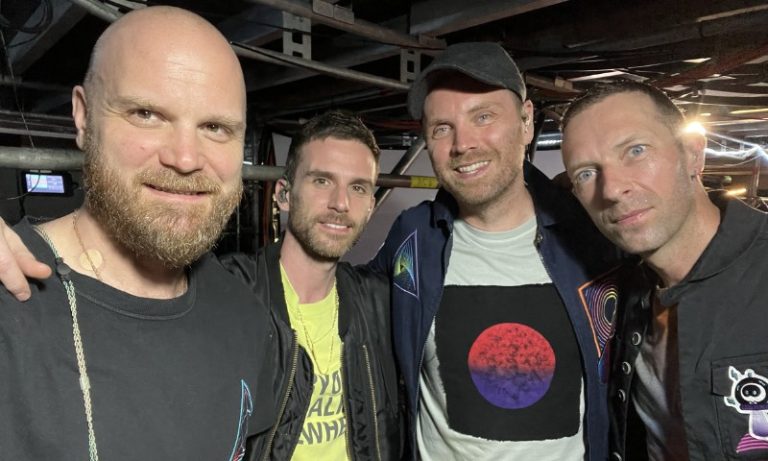 Coldplay muda todo o visual das redes sociais e fãs especulam sobre futuro da banda