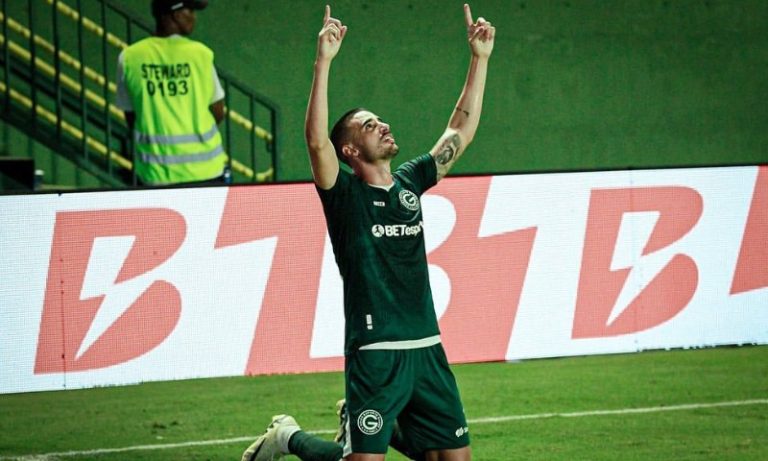 Com gol de Galhardo, Goiás abre vantagem frente ao Cuiabá pela Copa do Brasil