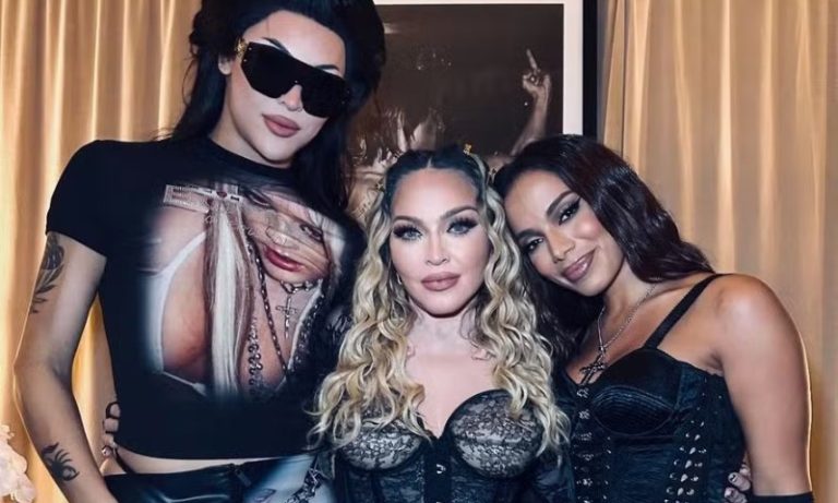 Anitta debocha de repúdio de deputados por conteúdo ‘erótico’: ‘Como vou viver?’