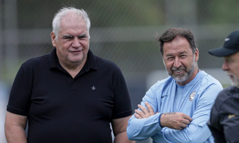 Corinthians anuncia saída de Rubão do cargo de diretor de futebol