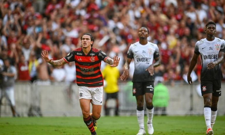 Corinthians erra muito, some em campo e perde para o Flamengo pelo Brasileirão