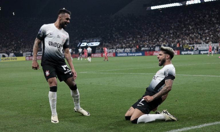 Corinthians goleia Argentinos Juniors e ganha moral na Sul-Americana