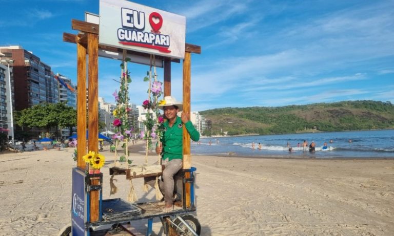 Criatividade para faturar renda extra com fotos de turistas em praia de Guarapari
