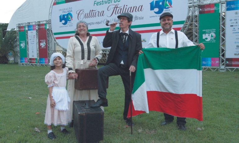 Dança, shows e comidas típicas em festa italiana na Praça do Papa
