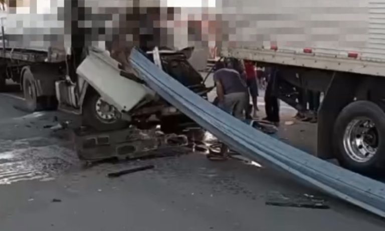 Engavetamento entre caminhões e carreta causa morte e interdição em rodovia do ES