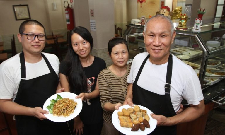 Família de Taiwan comanda restaurante vegetariano