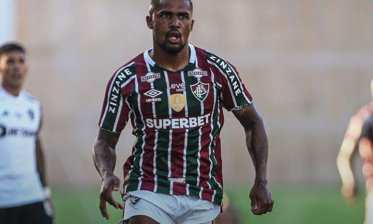 Fluminense e Atlético Mineiro empatam em jogo movimentado dentro e fora do campo