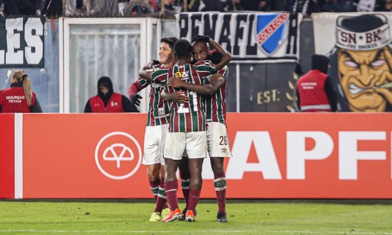 Fluminense vence Colo-Colo e fica perto da vaga nas oitavas da Libertadores