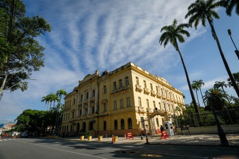 Governo de Pernambuco anuncia antecipação do pagamento do salário de maio