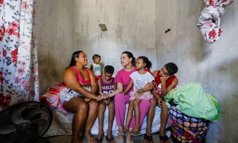 Governo inicia pagamento de R$ 300 a inscritas do Mães de Pernambuco nesta segunda