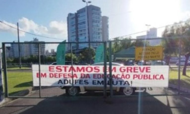 Universidades federais decidem manter greve após acordo do governo com sindicato