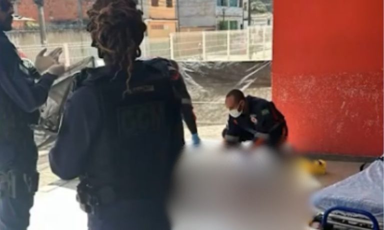 Homem é agredido na rua e cai dentro de escola na Serra