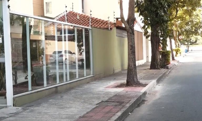 Homem é preso após ameaçar mulher com uma faca em Jardim Camburi