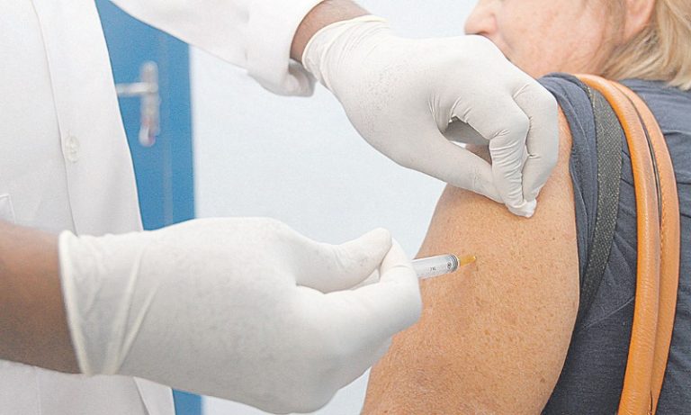 Idade crítica para se proteger de “doenças simples” começa aos 60 anos