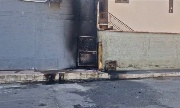Incêndio em padrão de energia de supermercado assusta moradores em Vila Velha