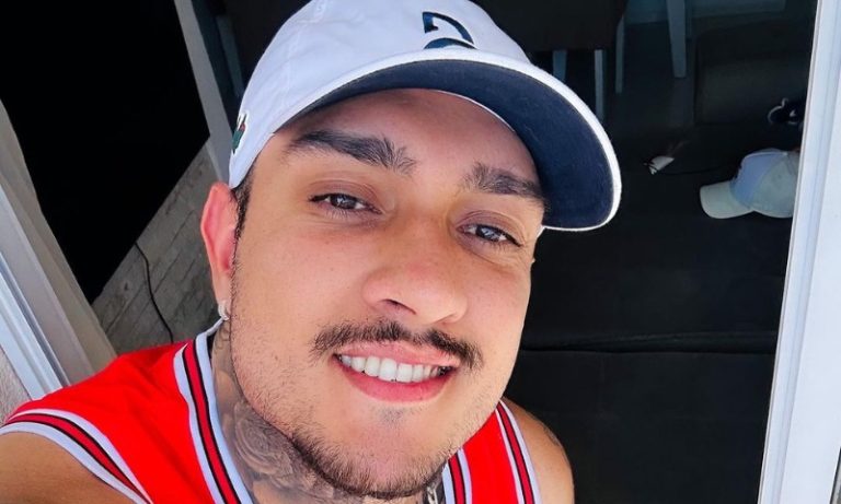 MC Binn emociona mãe adotiva com homenagem: ‘Nunca tinha ouvido um eu te amo’