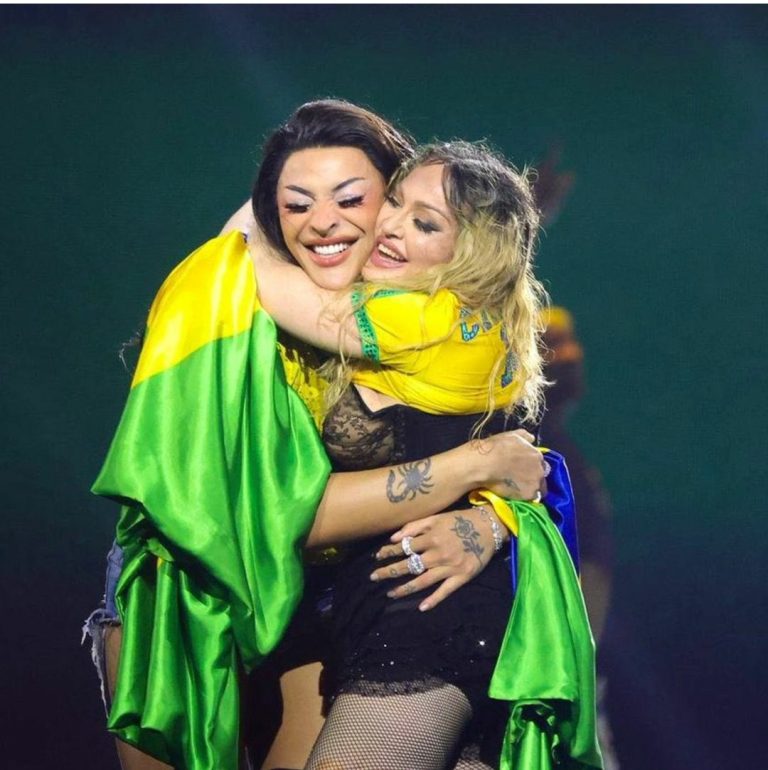Madonna encanta com homenagens, Anitta e Pabllo no palco