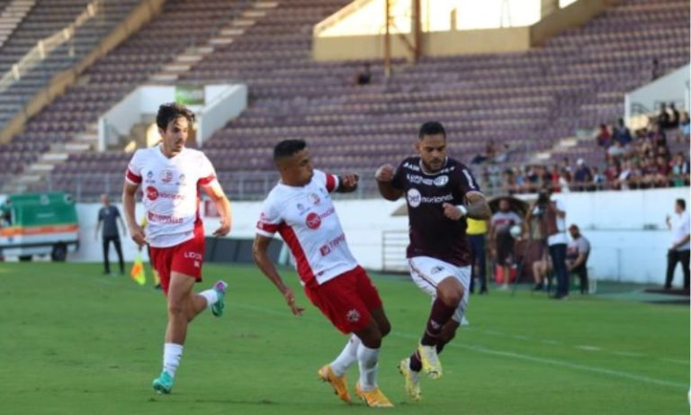 Náutico sofre apagão em jogo contra a Ferroviária, na Fonte Luminosa