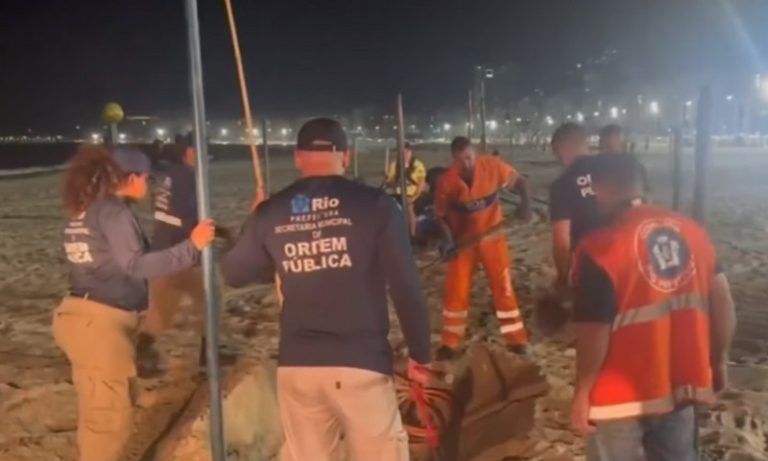 Operação acha facas enterradas nas areias de Copacabana antes de show de Madonna