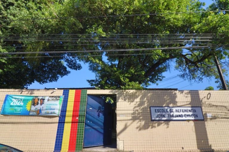 PE impedido de renovar ou realizar novos contratos temporários para professores