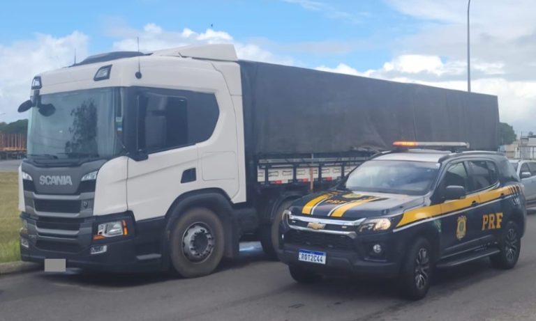 PRF apreende 30 toneladas de café roubado em rodovia do ES