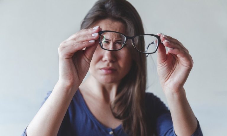 Perda gradual da visão pode ser um sinal precoce de demência, aponta estudo