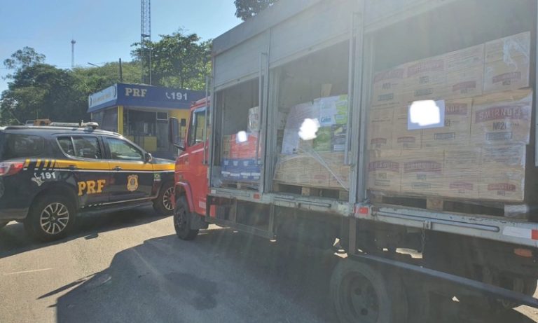 Polícia apreende mais de 2 mil litros de bebidas sem nota fiscal em rodovia do ES