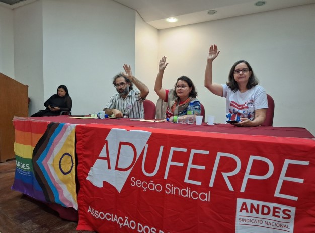 Professores da UFRPE não aceitam proposta do Governo e decidem manter greve