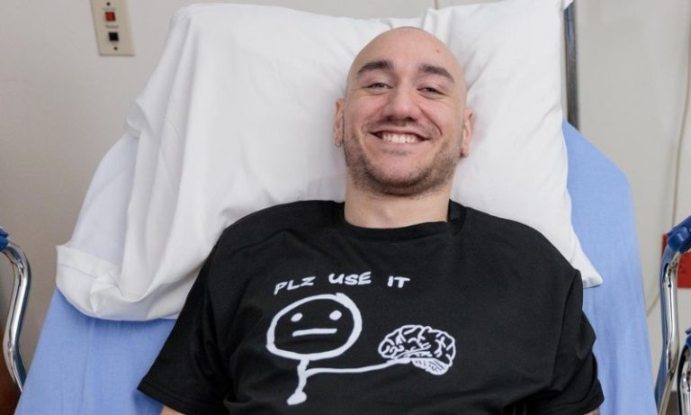 Quem é o homem tetraplégico que recebeu o 1º implante cerebral de Elon Musk