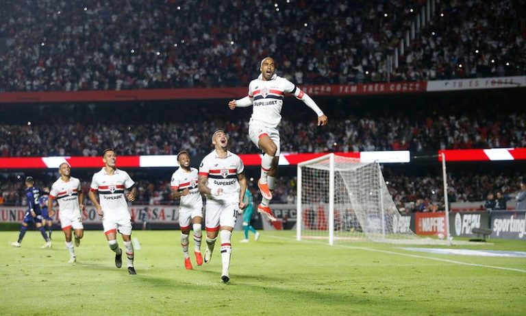 São Paulo derruba Talleres e termina na liderança do Grupo B da Libertadores