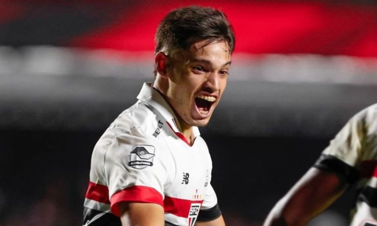 São Paulo vira sobre Fluminense em jogo com gol contra, trapalhada e treta