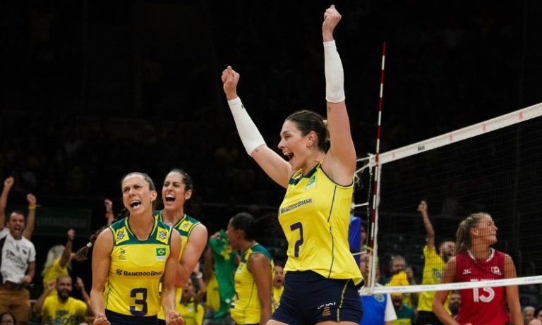 Seleção brasileira feminina de vôlei derrota o Canadá na estreia da Liga das Nações