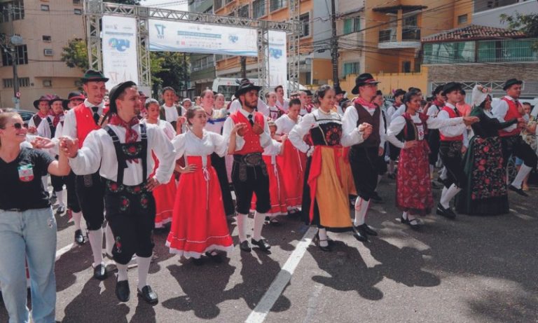 Shows típicos da Itália neste fim de semana na Praça do Papa