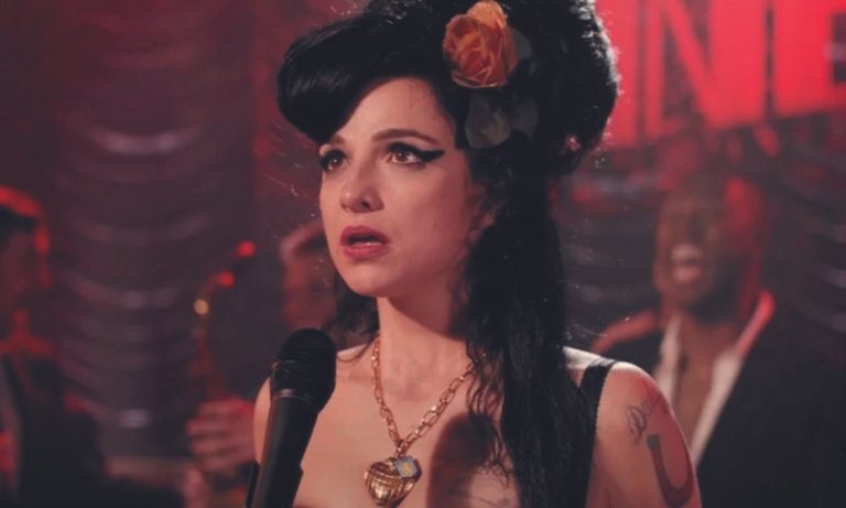Uma Amy Winehouse meiga no cinema. Leia a crítica do filme