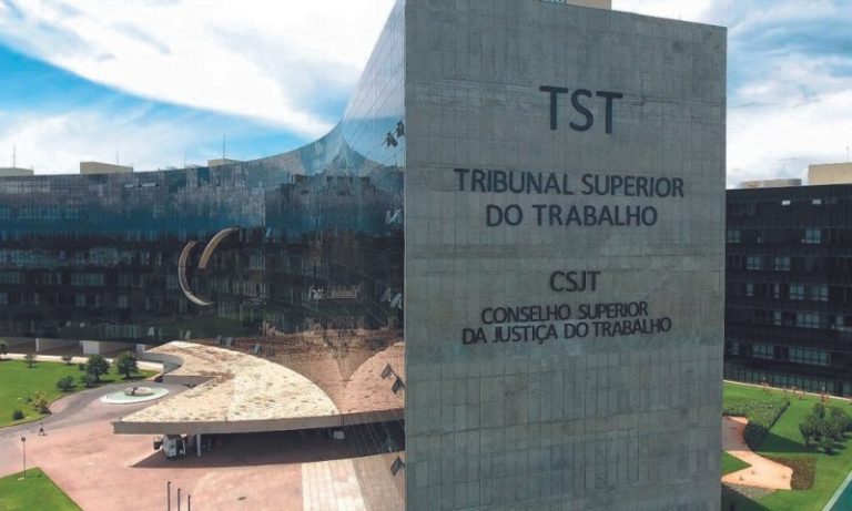Uso do celular pode desmentir hora extra