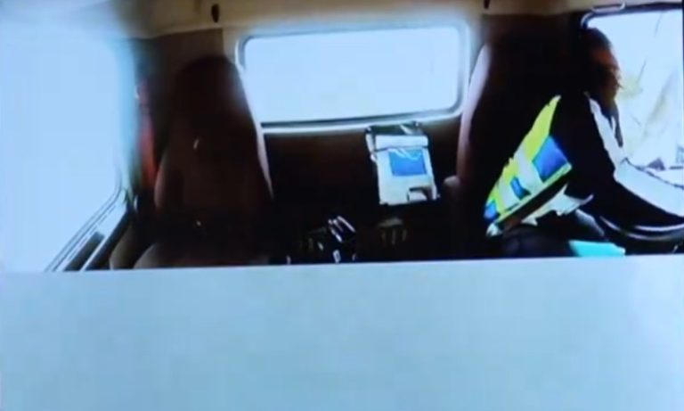 Vídeo mostra visão de motorista em caminhão pendurado em ponte nos EUA