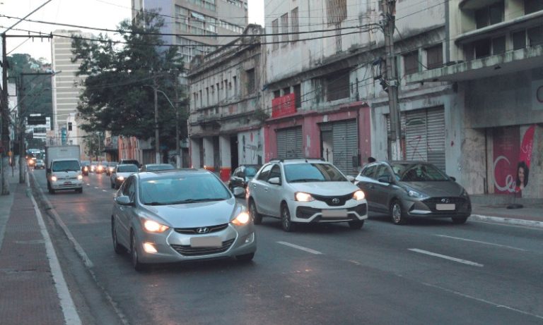 18 mil multados por atraso no licenciamento de veículos
