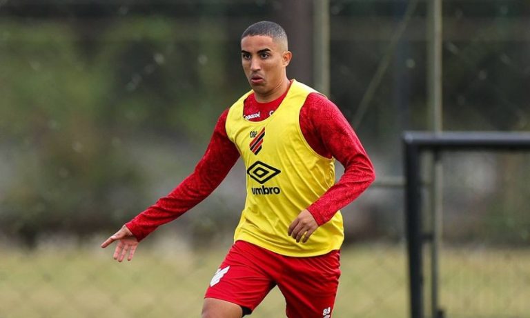 Athletico-PR enfrenta Vitória atrás de uma resposta após a saída de Cuca