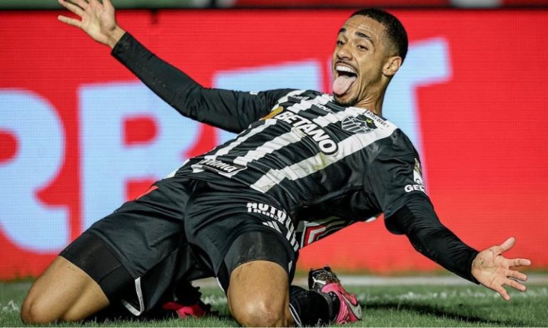 Atlético-MG marca no último lance e desencanta no Brasileirão
