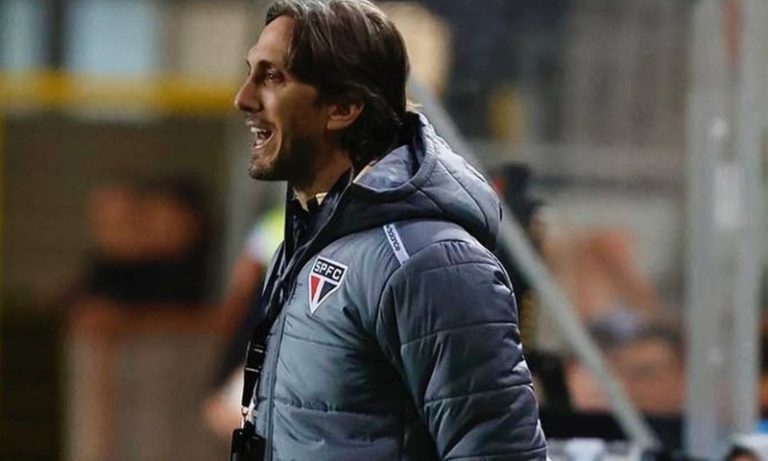 Vitória não satisfaz Zubeldía: ‘Depois do 2º gol deveríamos manter a pressão’