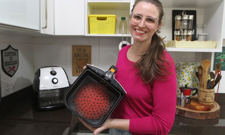 Aprenda a deixar sua air fryer limpinha