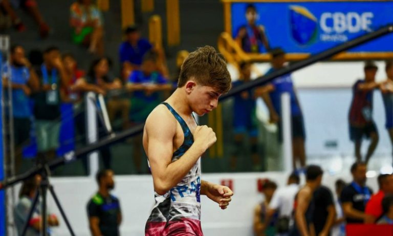 Conheça o capixaba que é campeão e destaque no wrestling e judô
