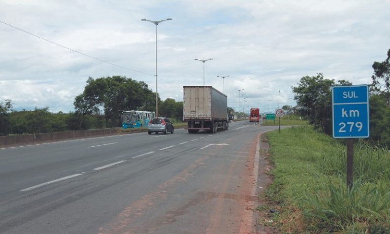 Corpo é encontrado em área de mangue na Rodovia do Contorno, em Cariacica