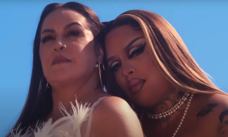 Ex-backing vocal do Raça Negra, mãe de Gloria Groove lança álbum solo