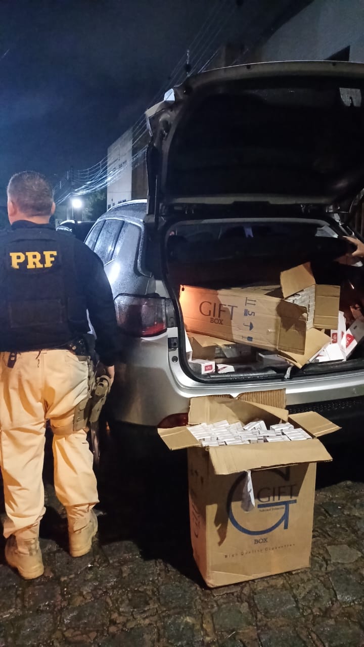 Foragido bate em poste, faz refém e é detido com cigarros paraguaios em Gravatá